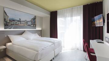 Modern Double Room | Minibaari, tallelokero huoneessa, työpöytä, ilmainen Wi-Fi