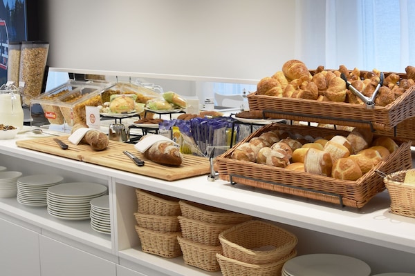 Colazione a buffet, servita tutte le mattine (18 CHF a persona)