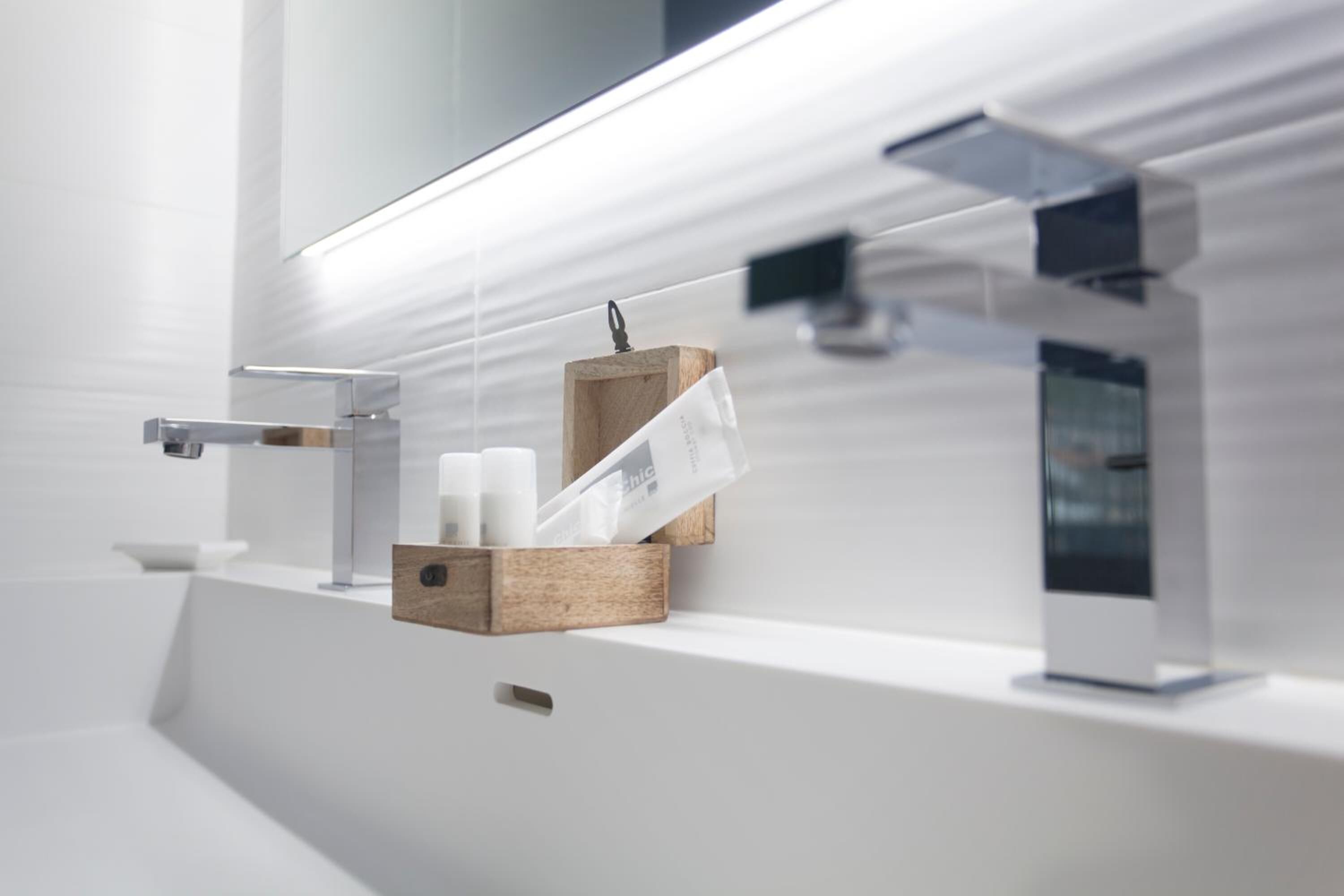 shower, free toiletries, hair dryer, slippers