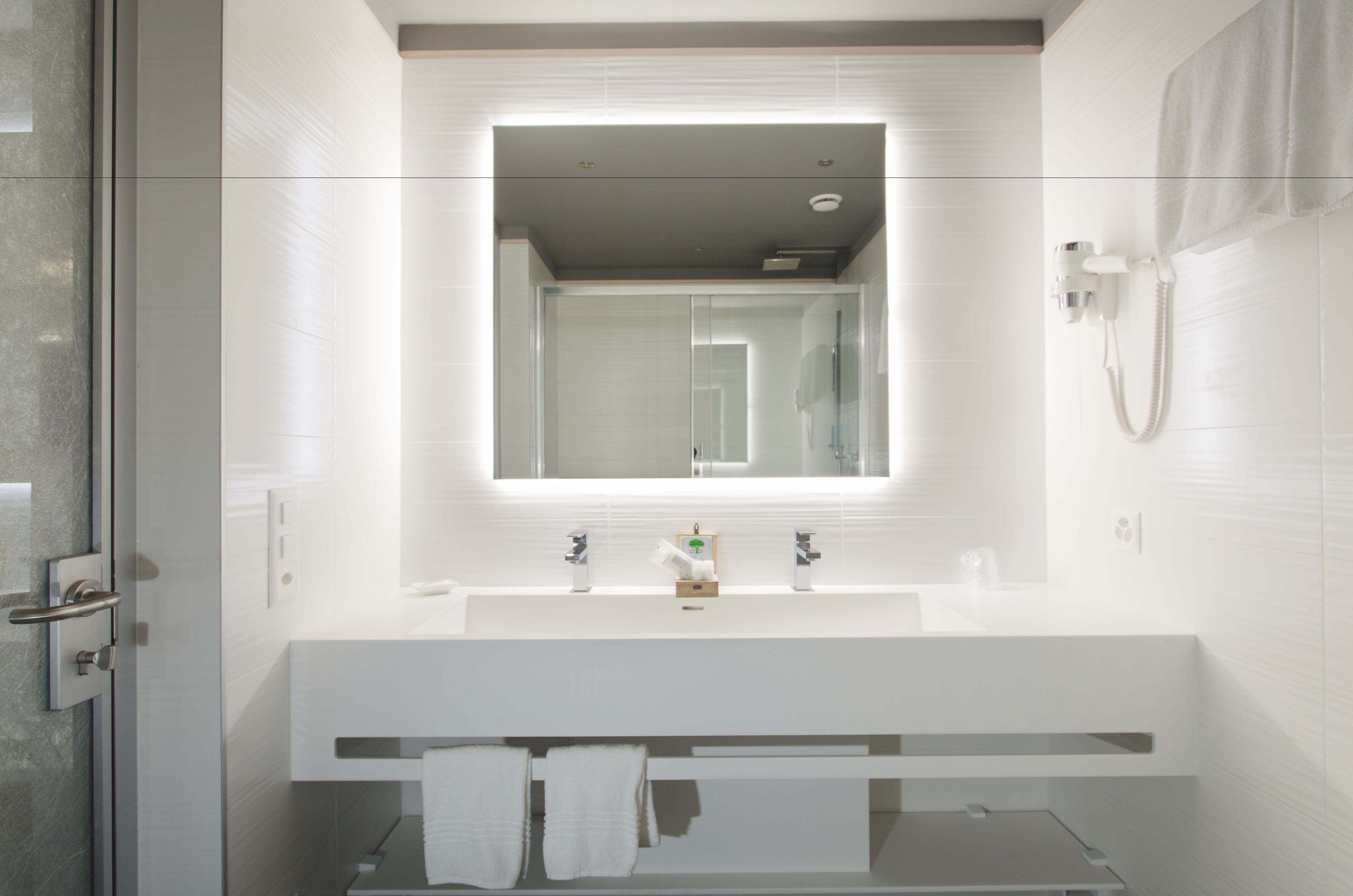 superior double room | bathroom | shower, free toiletries, hair dryer, slippers