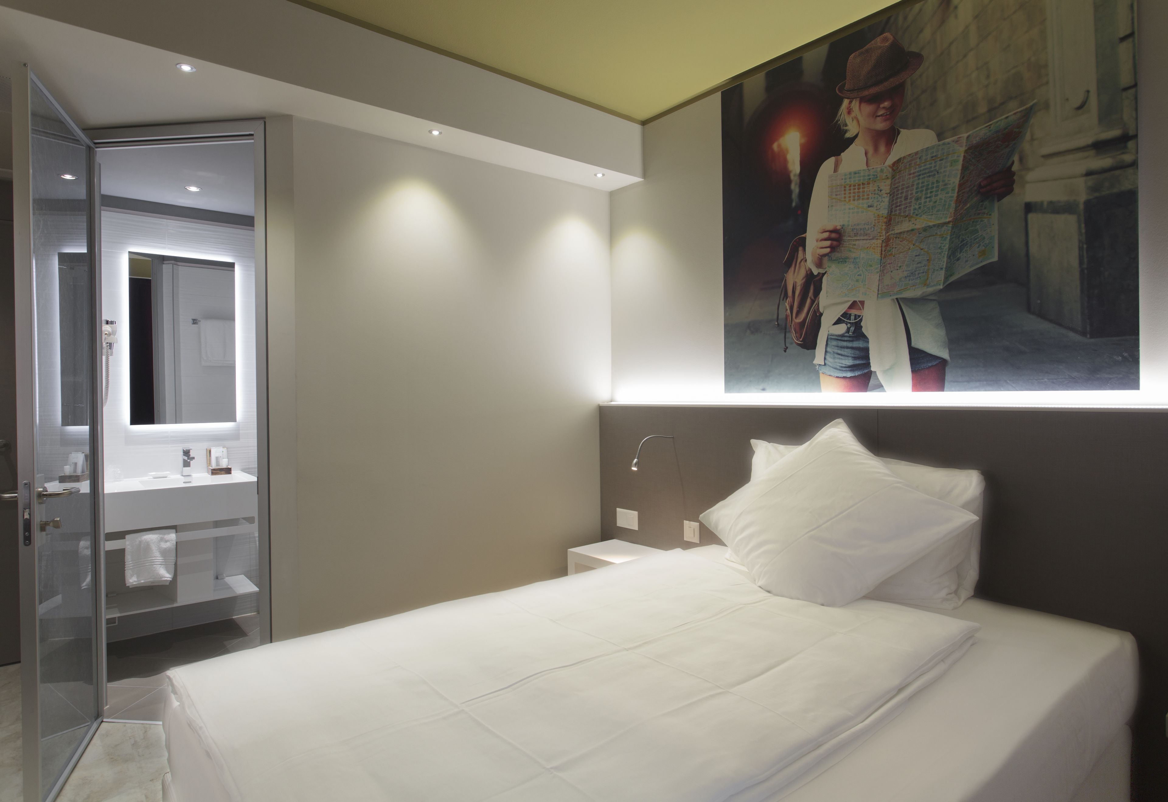 minibar, in-room safe, desk, free wifi