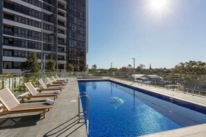 Indoor pool, outdoor pool, open 5:00 AM to 10 PM, sun loungers - Meriton Suites Church Street, Parramatta (Parramatta)