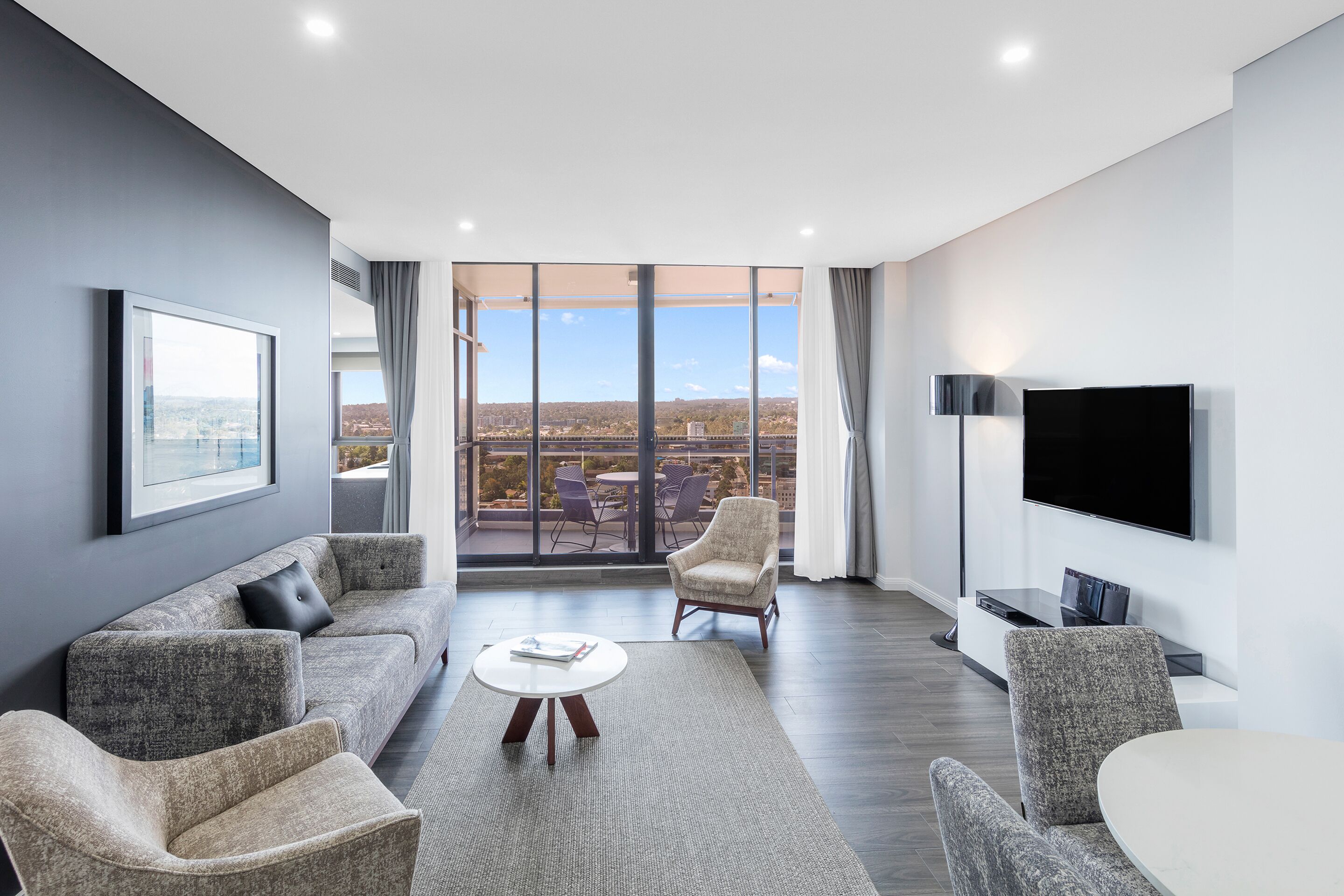 Standard-Suite, 2 Schlafzimmer | Wohnbereich | Flachbildfernseher