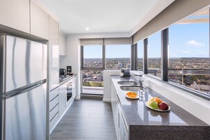 標準套房, 2 間臥室 | 私人廚房 | 大型冰箱、微波爐、爐台、洗碗機