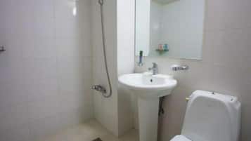 Shower, free toiletries, towels
