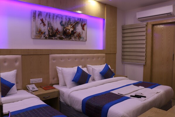 Minibar, caja de seguridad en la habitación, wifi gratis y ropa de cama 