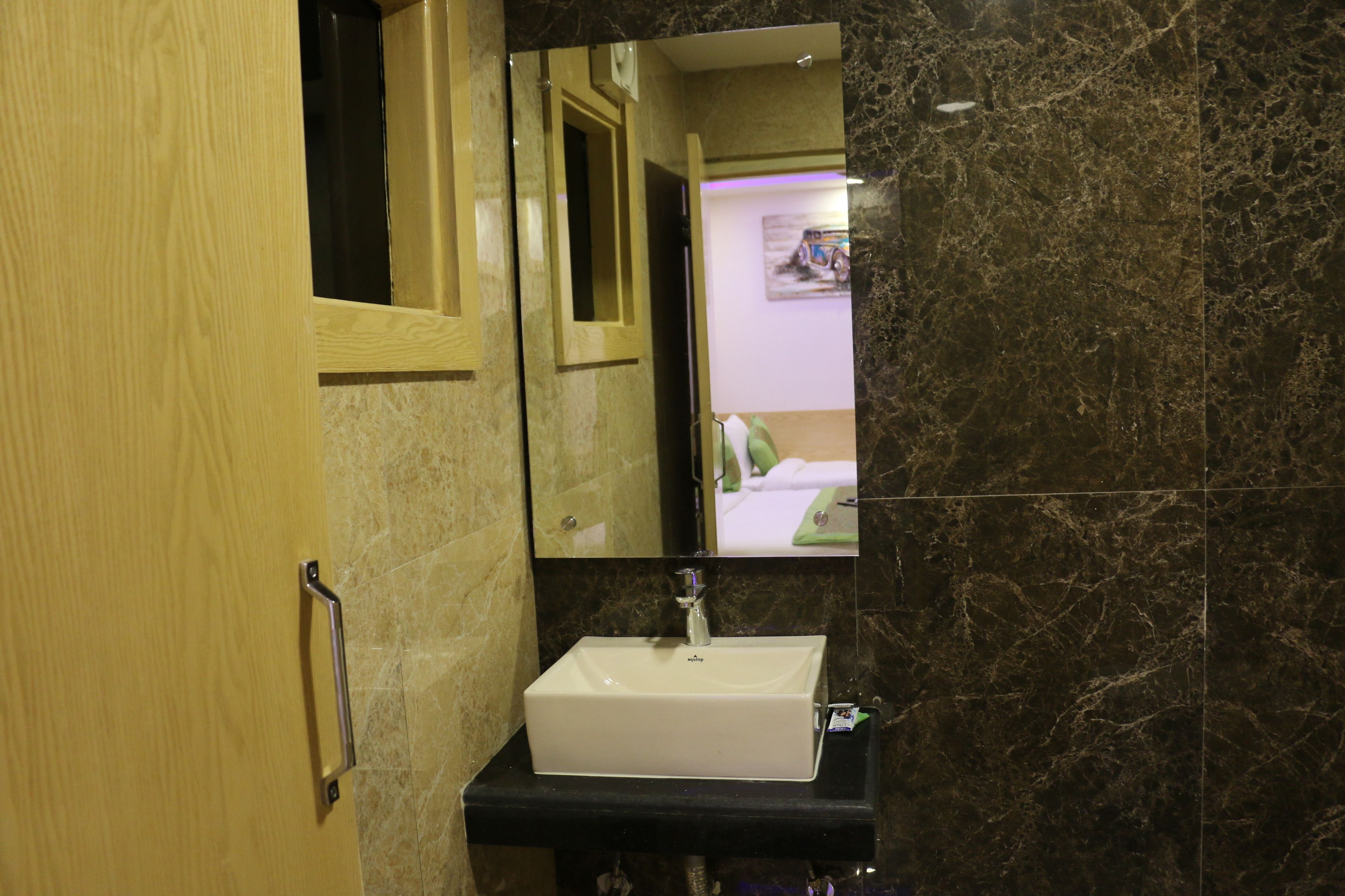 Super Deluxe Room | Minibar, in-room safe, free WiFi, bed sheets