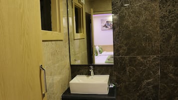 Super Deluxe Room | Minibar, in-room safe, free WiFi, bed sheets