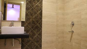 Minibar, in-room safe, free WiFi, bed sheets