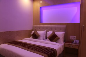 Minibar, caja de seguridad en la habitación, wifi gratis y ropa de cama 