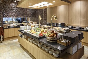 Desayuno buffet diario (JPY 1980 por persona)