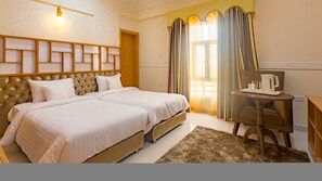 Suite | Minibar, in-room safe, desk, soundproofing - Al-Saif Grand Hotel (Muscat)