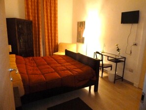 Individually decorated, individually furnished, desk, blackout curtains - B&B Susasei (Turin)