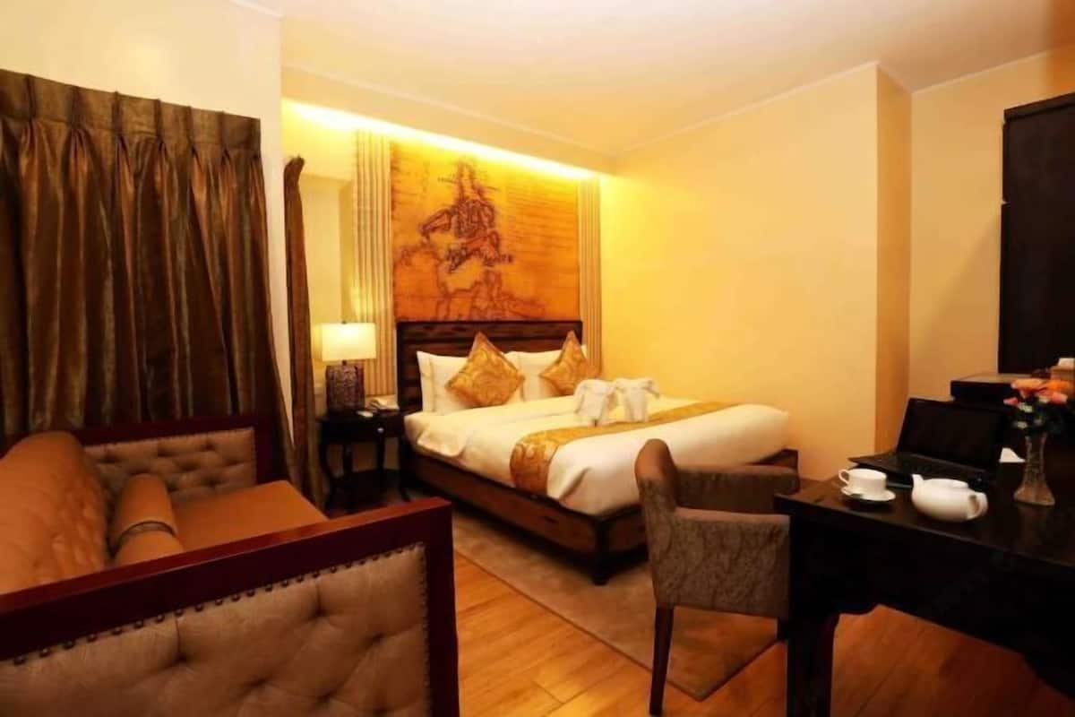 Minibar, in-room safe, free WiFi, bed sheets