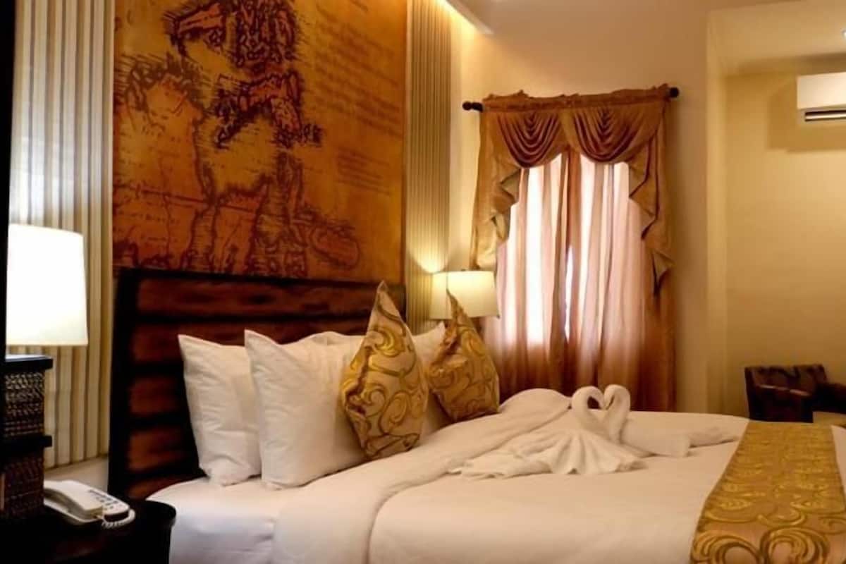 Minibar, in-room safe, free WiFi, bed sheets