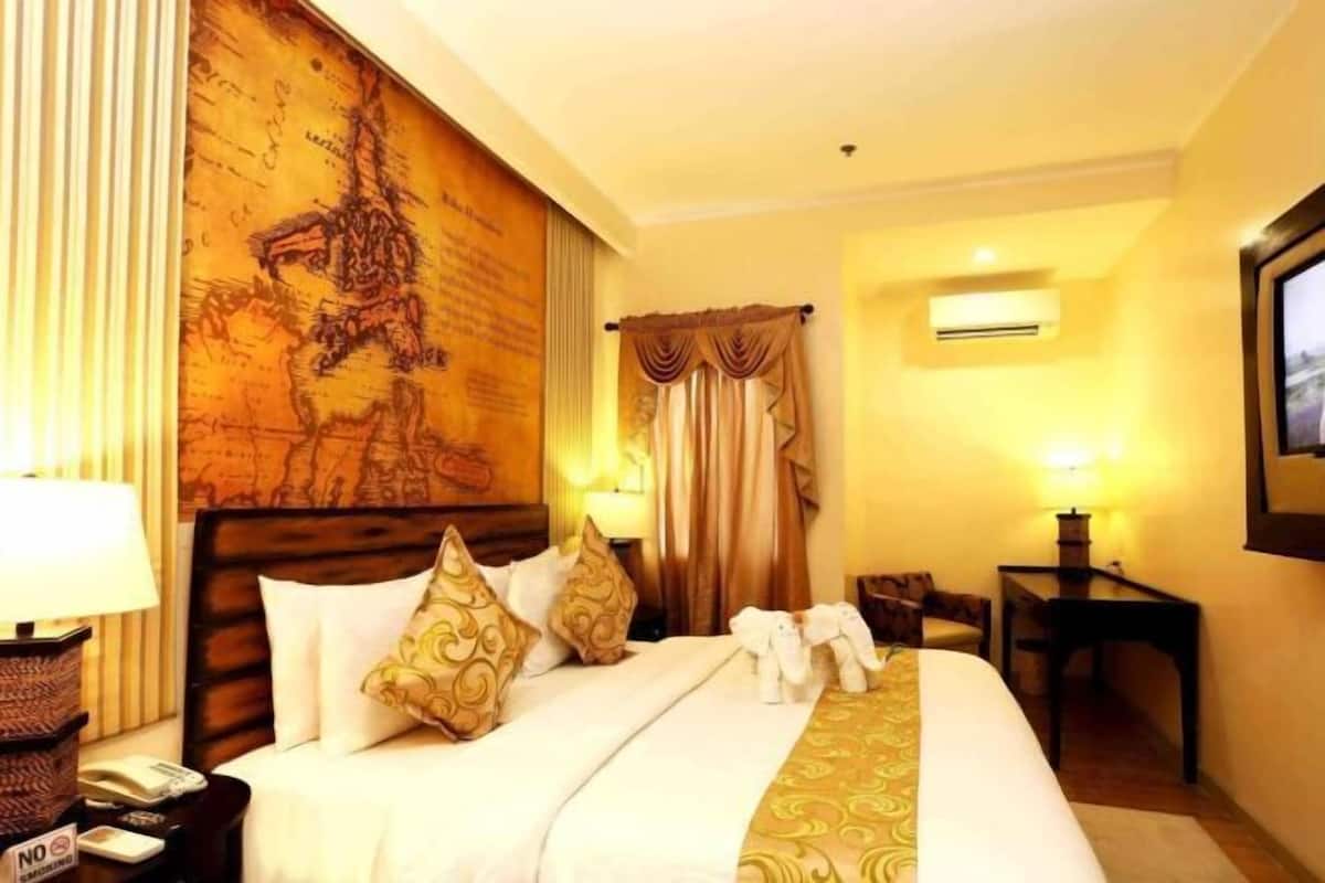 Minibar, in-room safe, free WiFi, bed sheets