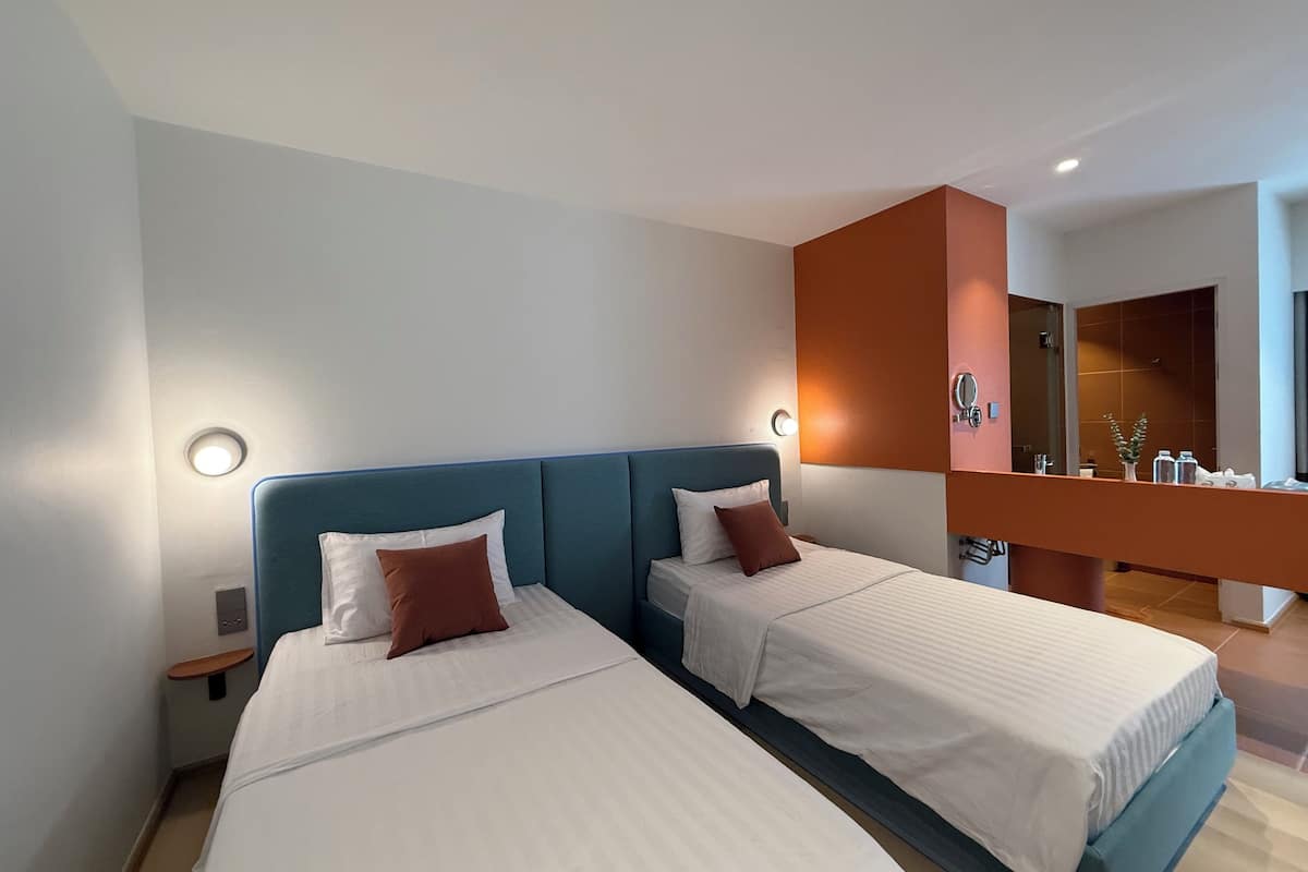standard twin room, 2 single beds | 1 bedroom, minibar, blackout curtains, free wifi