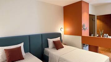 32-inch flat-screen TV with digital channels, TV