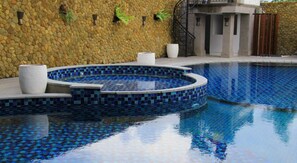 Outdoor pool - Signature Hotel Bali (Seminyak)