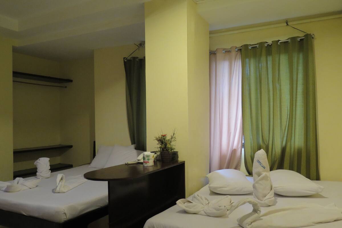 Desk, rollaway beds, free WiFi