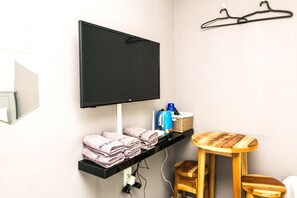 Basic Twin Room, 2 Twin Beds | Television - Incheon Airport Yeongjong Guesthouse (Incheon)