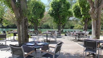 Breakfast, lunch, dinner served; French cuisine