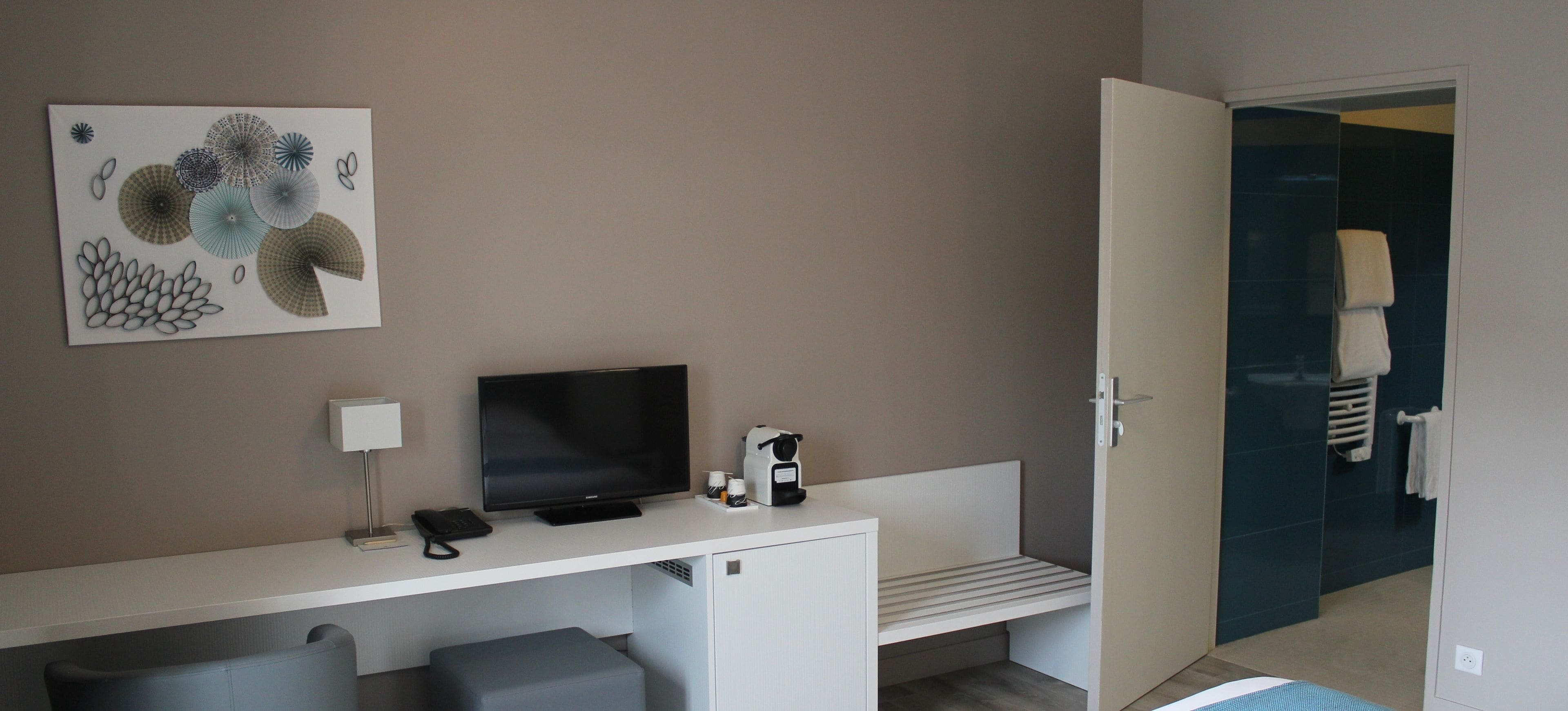 double room, accessible (parking side, view train tracks) | room amenity