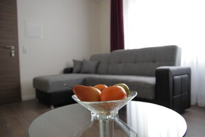 Apartamento, 1 quarto | Área de estar | TV de tela plana