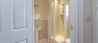 5 Rosebay Gardens