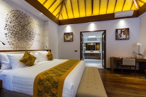 4 bedrooms, premium bedding, pillow-top beds, minibar - Villa Meliya (Kerobokan)