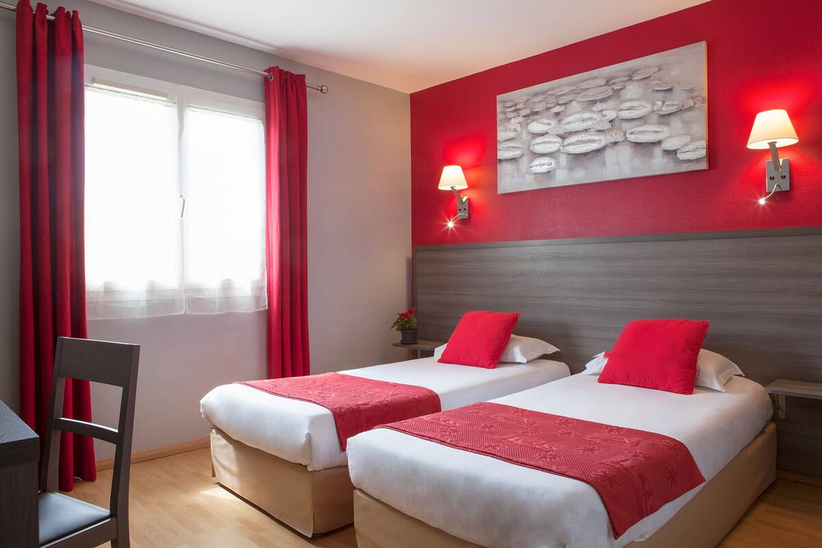 Standard Twin Room | Premium bedding, in-room safe, desk, soundproofing