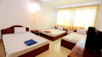 Quarto triplo | Cofres nos quartos, escrivaninha, Wi-Fi de cortesia
