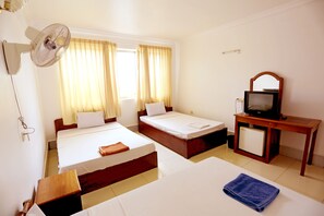 In-room safe, desk, free WiFi - Hang Tep Hostel (Siem Reap)