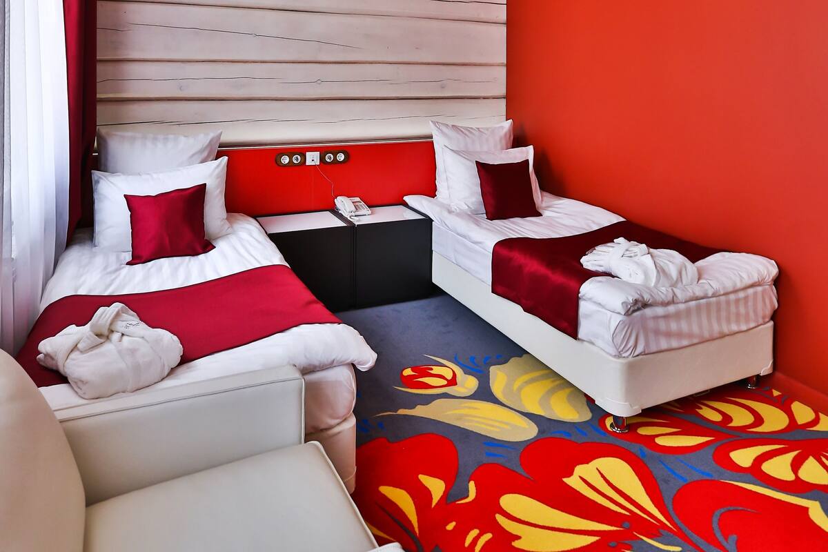 Kahden hengen standard-huone (kaksi sänkyä) | Italialaiset Frette-lakanat, ylelliset vuodevaatteet