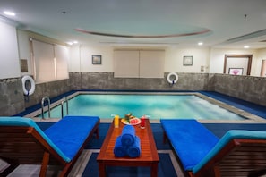 Piscine intérieure