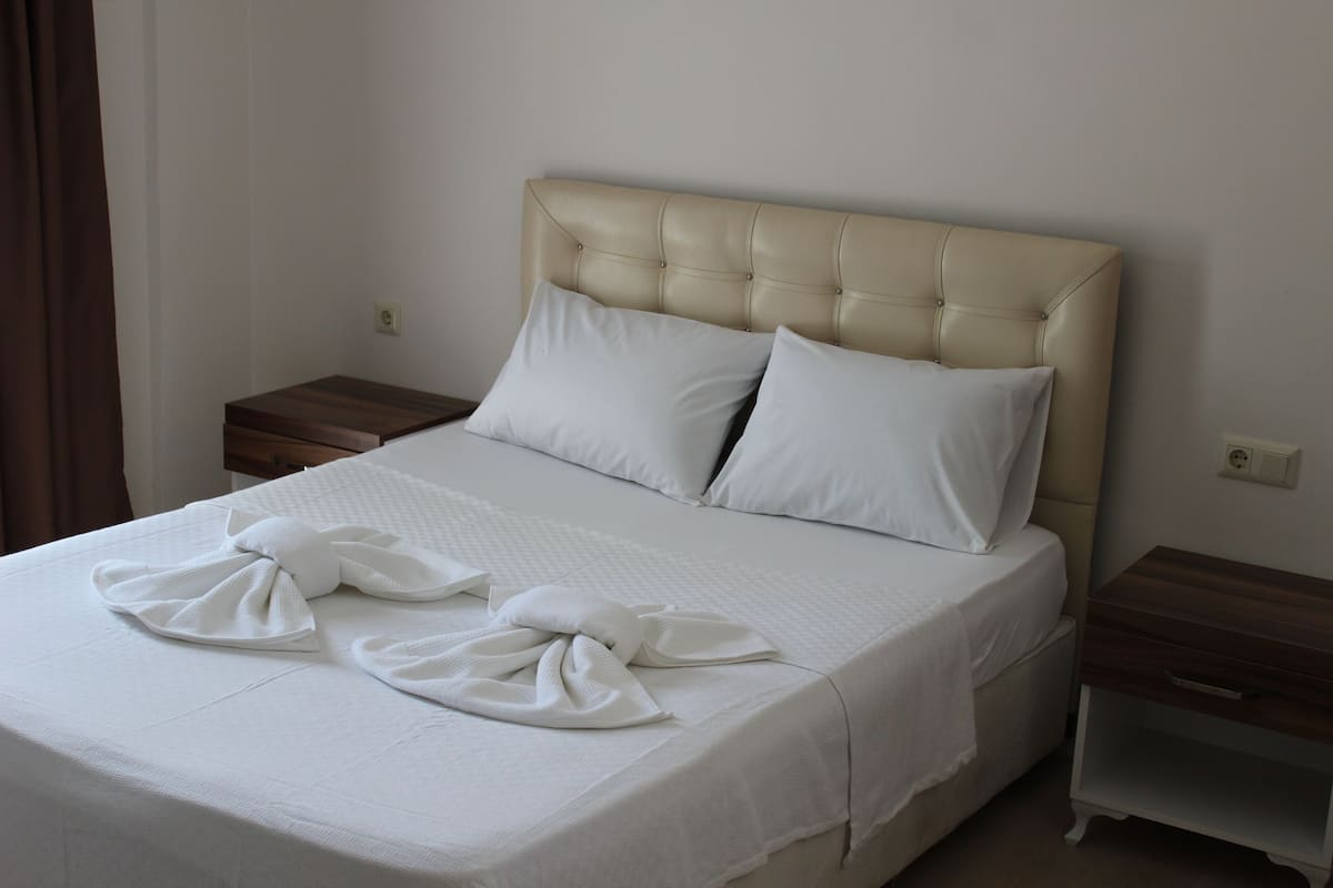 1 dormitorio, escritorio, cortinas opacas y sistema de insonorización