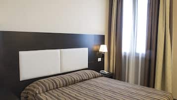 Minibar, escritorio, sistema de insonorización y wifi gratis