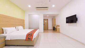 In-room safe, desk, iron/ironing board, free WiFi