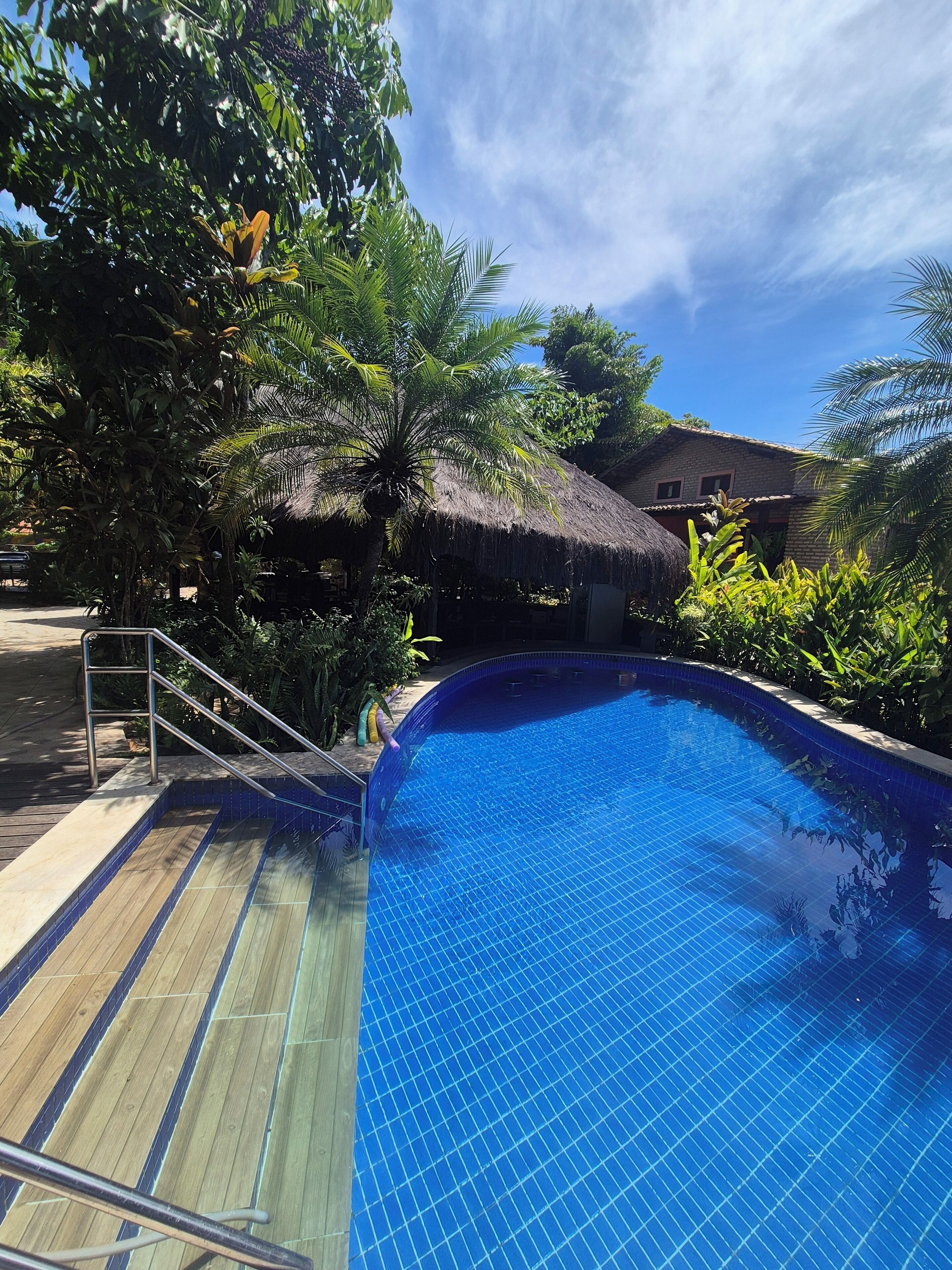 حمّام سباحة خارجي، مقاعد للتشمس