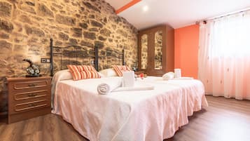 3 dormitorios, tabla de planchar con plancha, camas supletorias