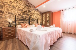 3 chambres, fer et planche à repasser, lits pliants/supplémentaires