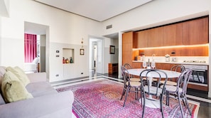 Deluxe Apartment, 1 King Bed with Sofa bed, Non Smoking (3.5) | Living area