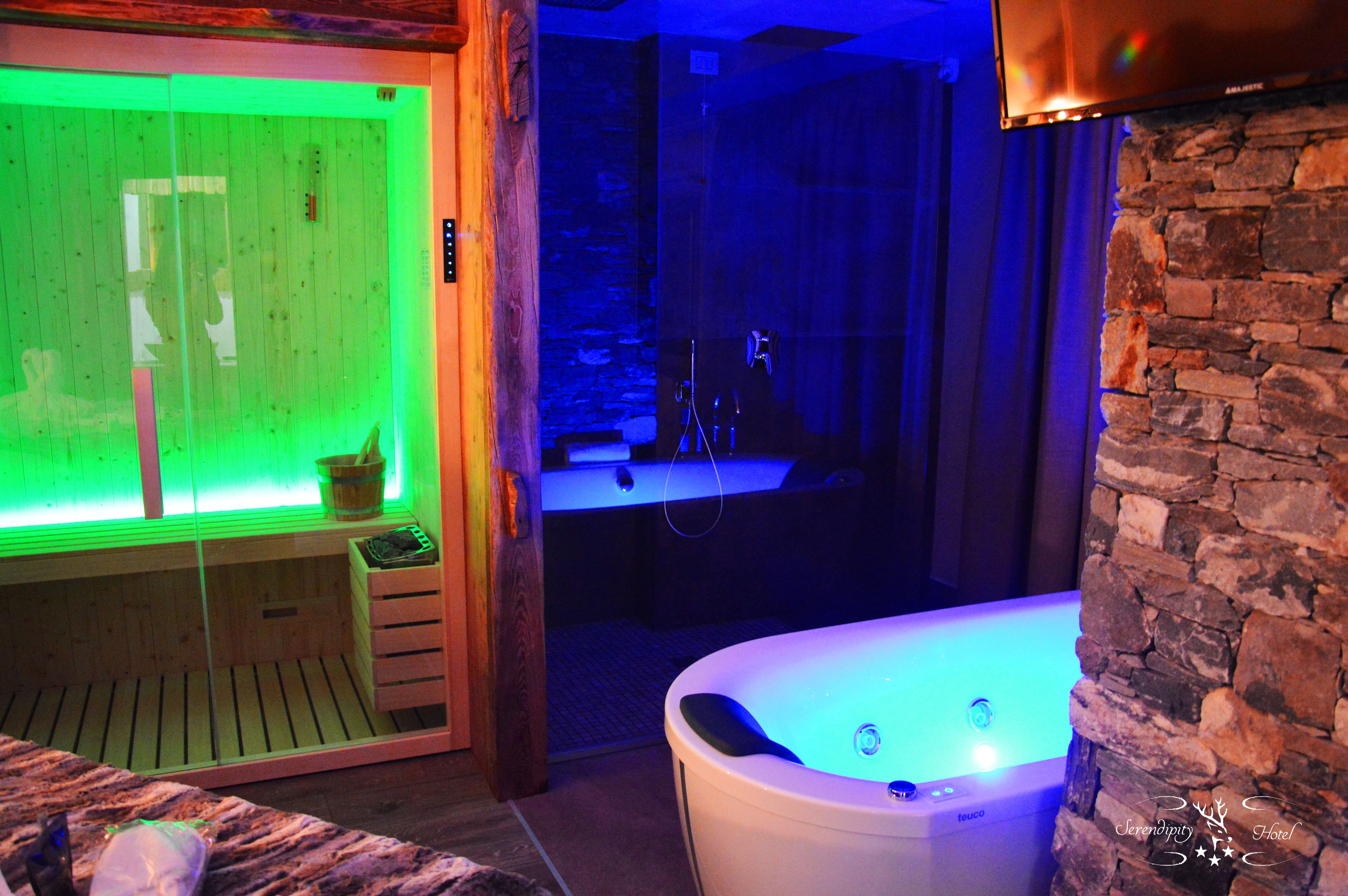 Design Suite, Sauna | Jetted bathtub