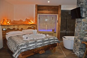 Design suite, sauna | Een kluis op de kamer, een bureau, gratis wifi