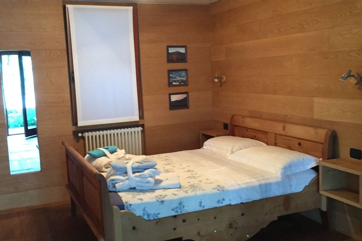 Deluxe Studio Suite, Lake View | In-room safe, free WiFi