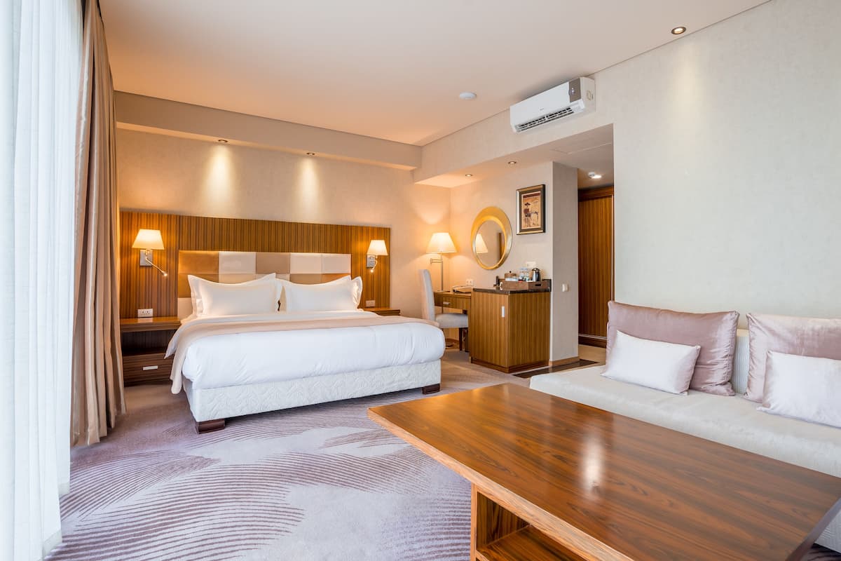 Doppia Deluxe, 1 letto king, vista piscina | 1 camera, lenzuola Frette, biancheria da letto di alta qualità