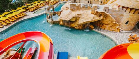 Piscine extérieure en saison