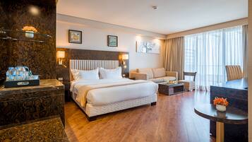 Family Suite, 2 Bedrooms, Sea View | Cadar Frette Itali, peralatan tempat tidur premium, gebar bulu kapas