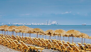 私家海滩、小屋（收费）、沙滩椅、海滩遮阳伞