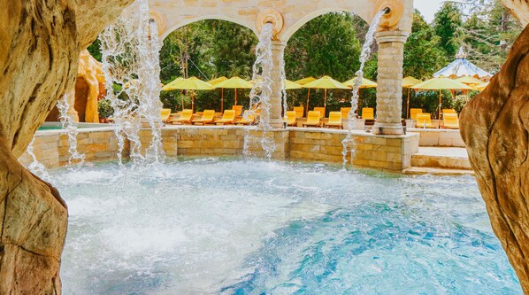 Piscine extérieure (ouverte en saison)